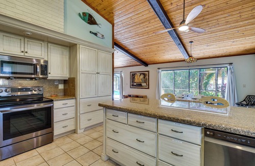 Eight Lakes Cottage | Heated Pool, 3 Mi to Dtwn: Cape Coral Escape!
