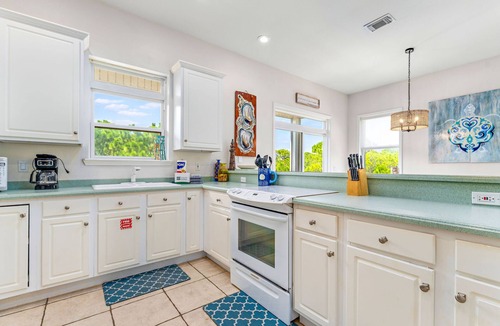 Plantation House | Heated Pool, 4 BR, Island Blessing, Beach Chairs, Short Walk to Beach