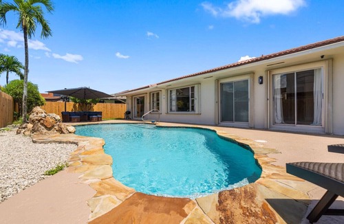 Ludlam House | Heated Pool Family&Friends 5 min FIU Spanish-Style