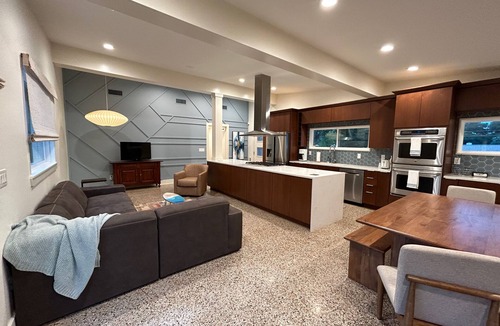 Pensacola House | Heated Pool Home. 7 Mins to the Beach! Arcade. Perfect retreat rain or shine!
