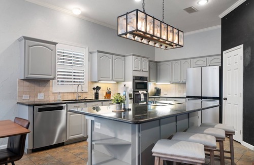 McKinney House | Heated Pool|Hot Tub|Sleeps 16|Putting Green!