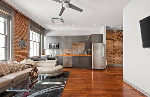 Central Business District Condo | Heated Pool, Hot Tubs, & Style Near French Qtr - Great for Families & Groups