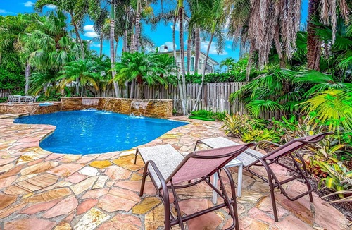Coral Ridge House | Heated Pool & Hot Tub! Pool Table+Close To Beach!