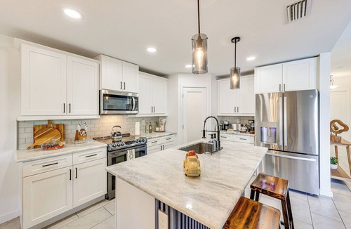 Diplomat House | Heated Pool & Outdoor Kitchen: Cape Coral Home