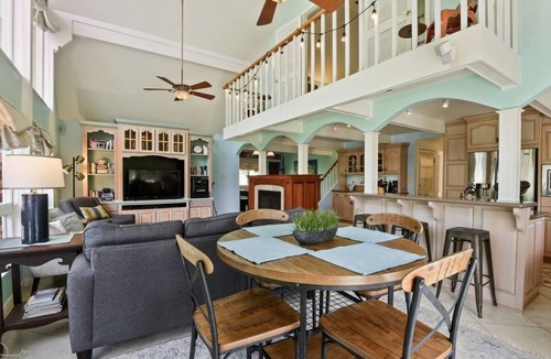Henderson Point House | Heated Pool! The Petite Retreat in The Pass