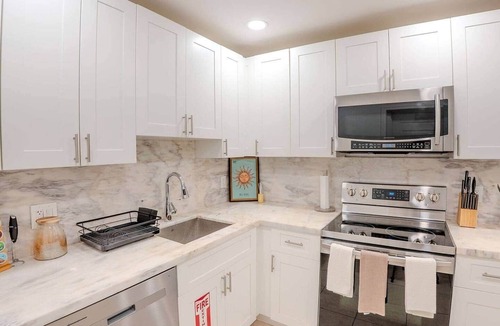 Driftwood Villa | Heated Pool - Trampoline - Miami - Ft. Lauderdale - Hard Rock Casino