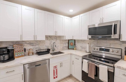 Driftwood Villa | Heated Pool - Trampoline - Miami - Ft. Lauderdale - Hard Rock Casino