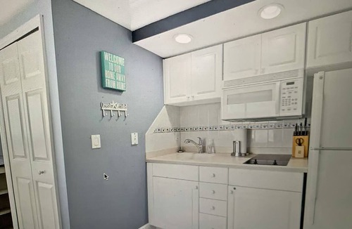 Ortona Park Condo | Heated Pools & Hot tub - 8th Floor Beachfront Studio right on Daytona Beach.