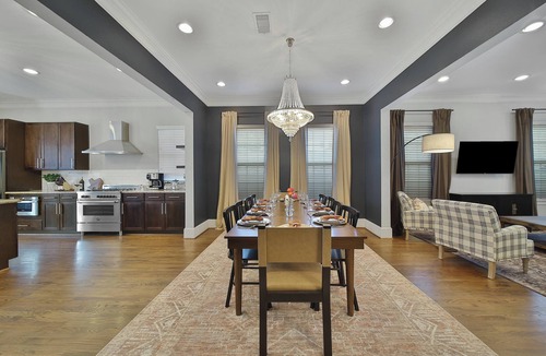 Shady Acres House | Heated Private Pool, Game Room, 3100 sqft Heights House, 3 suites, 25 Min to NRG