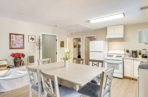 Geneva Apartment | Hemphill Vacation Rental w/Pool, Walk to Lake!