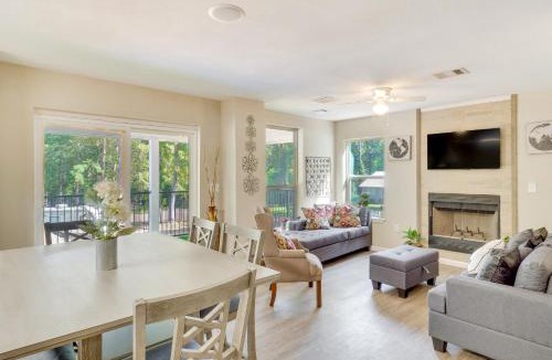 Geneva Apartment | Hemphill Vacation Rental w/Pool, Walk to Lake!