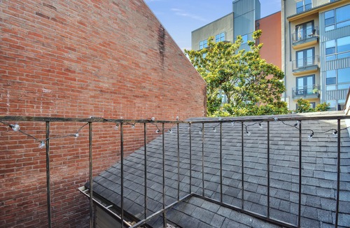 Greenway Plaza-Upper Kirby House | ★Hendrix Hideout★ - Gorgeous Music Themed Townhome