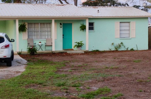 Pretty Bayou House | Heron Cottage - Private & Quaint