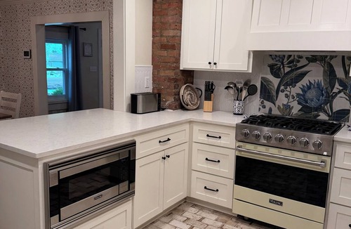 Laurel House | HGTV's Hometown house - Southern Charm 3- only 6 minutes to downtown Laurel!