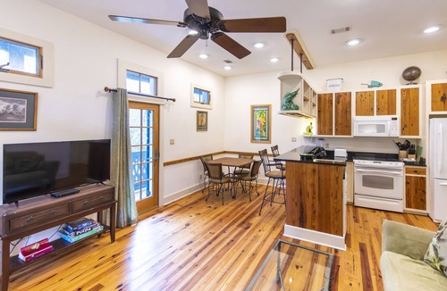 Grayton Beach Bed & Breakfast | Hibiscus Coffee & Guesthouse