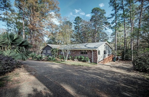 Tougaloo Apartment | Hickory Suite: Luxury Studio in Safe/Central Location by WholeFoods & Hospitals