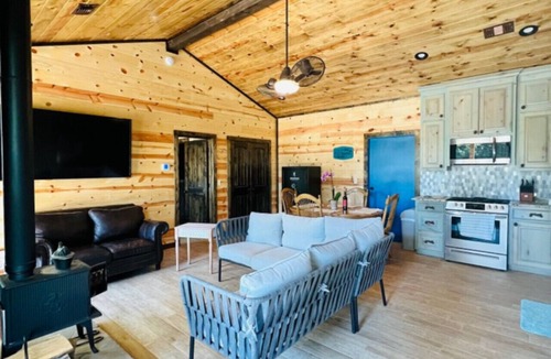 Smithville Cabin | Hidden Hills Hideaway- Broken Bow/Hochatown- 2bd