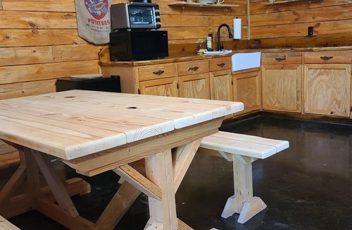 Mineola Cabin | Hidden in East Texas Piney Woods - Rustic Western Cabin - Canton 1st Monday