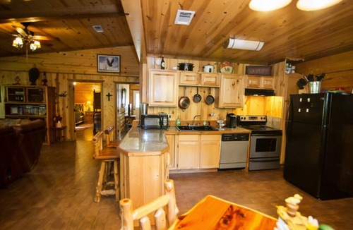 Smithville Cabin | Hidden Valley Retreat- Broken Bow/Hochatown|2bd
