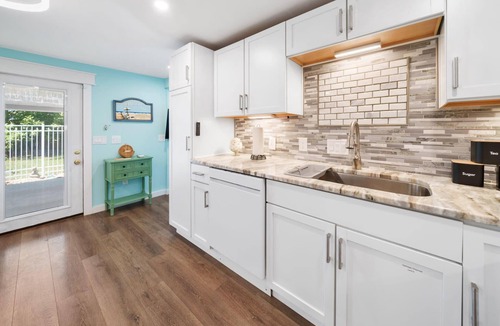 Bid-a-wee Beach House | Hideaway Cottage: Dog Friendly, Block to Private Beach Access & More