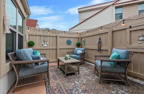 Summer Breeze House | High Tide Haven: 5-min Walk to Beach!