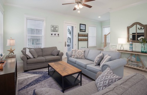 Santa Rosa Beach House | Highland Parks 30a! 6-Seat GOLF CART, Darling House near Beach, Tropical Pool