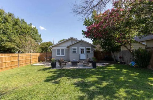 Arlington Heights House | Highly Rated, Exceptional Clean, Cozy, Comfortable Cowtown Casa TCU/Stockyards!