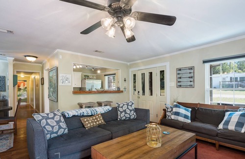 Pottsboro Cottage | Hike, Fish, Boat, Kayak, Ski, Space Out, Swim, Grill and Chill
