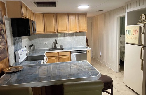 Vacation Village Cottage | Hilltop Haven Cozy 2-bedroom cottage in Clermont near Lake Louisa
