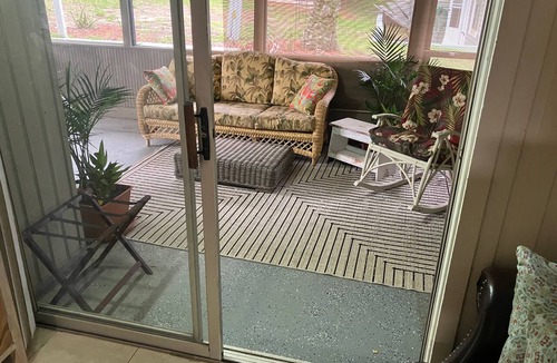 Vacation Village Cottage | Hilltop Haven Cozy 2-bedroom cottage in Clermont near Lake Louisa