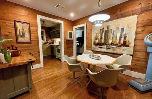 Greater Heights Apartment | hilltop - retreat from the city w/pool & hot tub