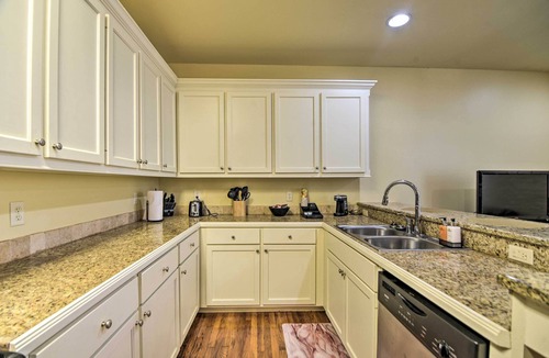 Vicksburg Condo | Historic Condo in Downtown, Walk to Riverfront!