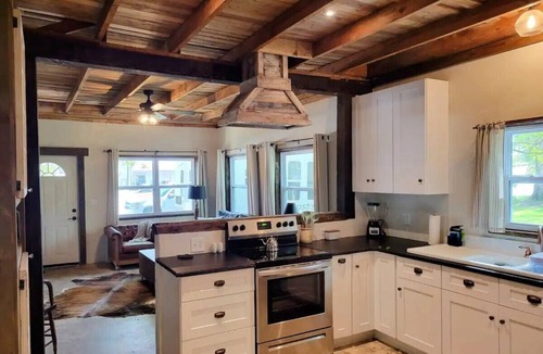Nashville House | Historic Cottage-near Crater of Diamonds & Historic Washington State Park
