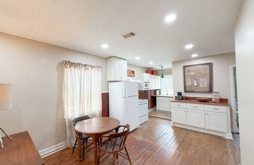 Natchez Cottage | Historic downtown cottage with 1 bedroom, 1 bath, kitchen, Wi-Fi, and parking.