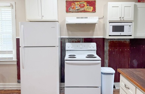 Natchez Cottage | Historic downtown cottage with 1 bedroom, 1 bath, kitchen, Wi-Fi, and parking.