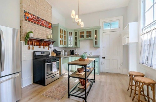 Faubourg Lafayette House | Historic Home| Vibes |Close to FQ| Backyard