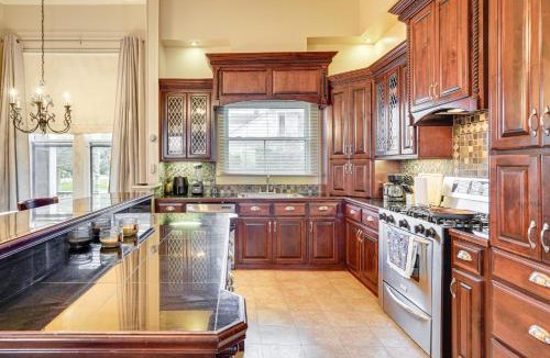 Jeanerette House | Historic Home w/Wraparound Porch + Private Yard!