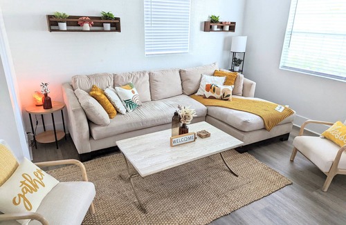 Durant House | Historic Magnolia BE-Hive: King Bed, Private Oasis, 3mi to Casino & SEU