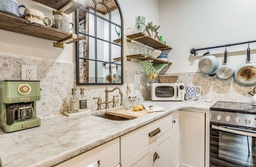 South Pensacola House | Historic P'cola Bungalow! King Bed. Free Parking
