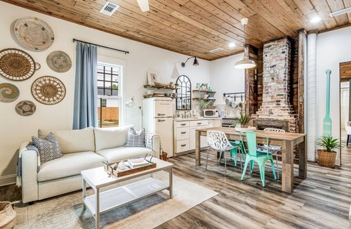 South Pensacola House | Historic P'cola Bungalow! King Bed. Free Parking