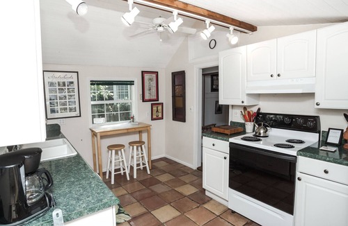 Historic Downtown Apalachicola House | Historic Raney Guest Cottage in Downtown Apalachicola Florida