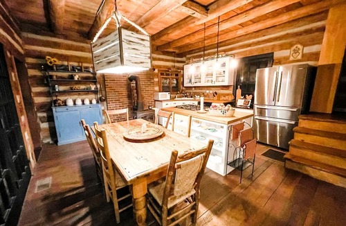 Wilsonville Cabin | Historic Rural Cabin Ideal for Families in Wilsonville, Alabama