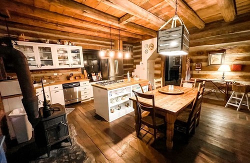 Wilsonville Cabin | Historic Rural Cabin Ideal for Families in Wilsonville, Alabama