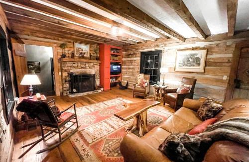 Wilsonville House | Historic Rural Cabin Ideal for Families in Wilsonville, Alabama