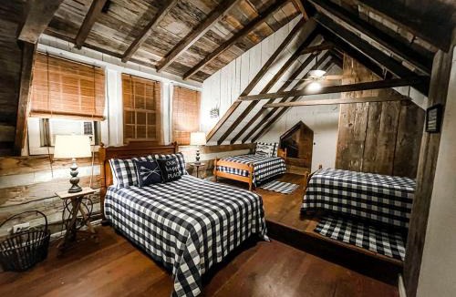 Wilsonville House | Historic Rural Cabin Ideal for Families in Wilsonville, Alabama