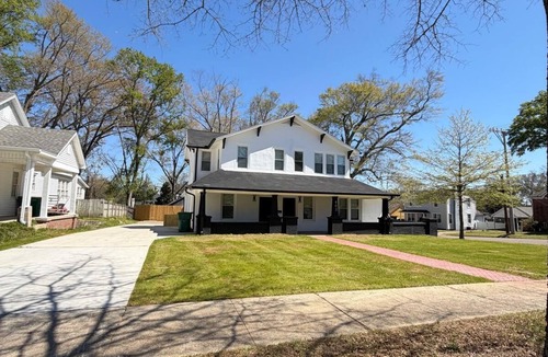 Tupelo House | Historical 7-Bedroom Retreat in the Heart of Tupelo - Sleeps 10-20!