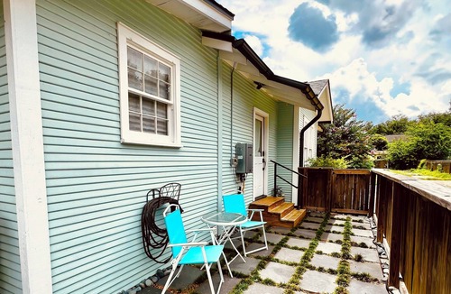 Lake Charles Cottage | Historical Ford Cottage near lake and downtown!