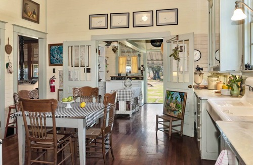 Jeanerette House | History and Antiques Surrounded by Sugar Cane Fields