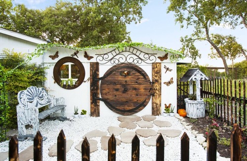 Fairview House | Hobbit House - Couples Hideaway