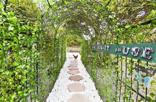 Fairview House | Hobbit House - Couples Hideaway